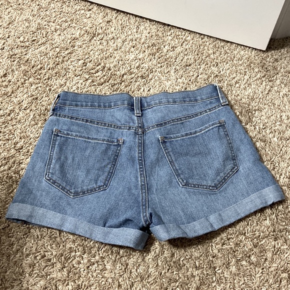 Womens Old navy size 2 jean shorts - Picture 2 of 3
